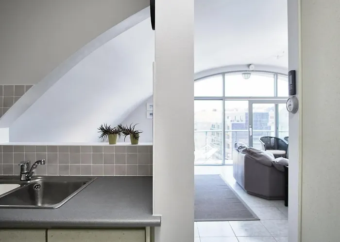 Nugget Point 0501 Met Garage *