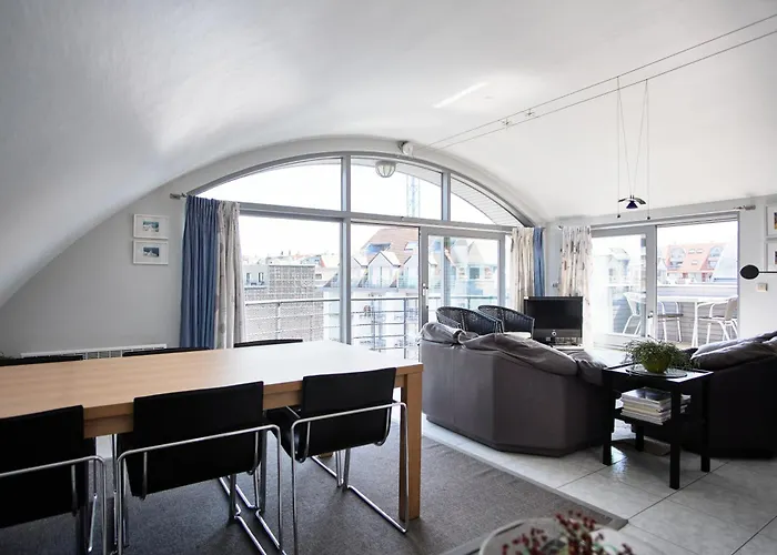 Nugget Point 0501 Met Garage *